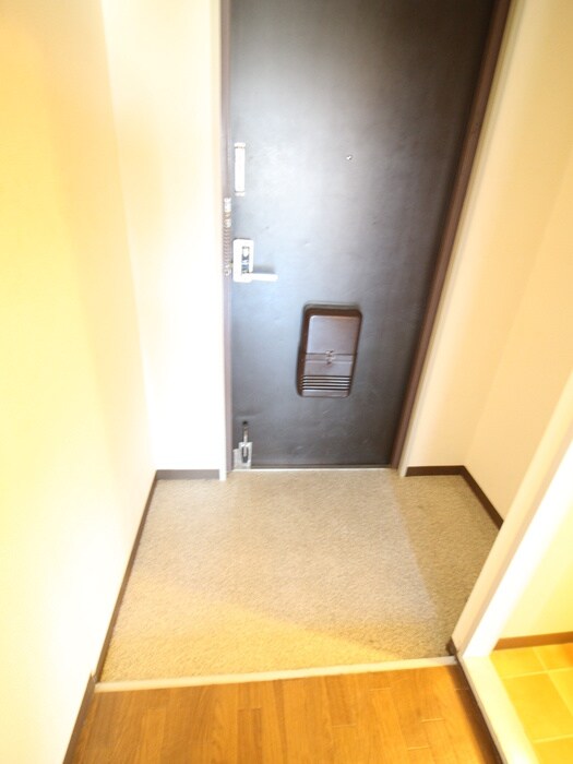 物件内観写真16　(玄関)