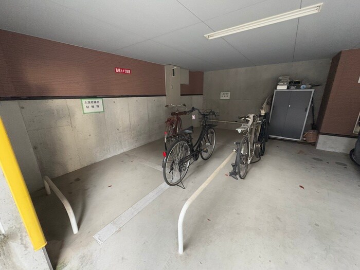 物件外観写真4　(駐輪場)