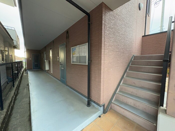 物件外観写真5　(エントランス部分)