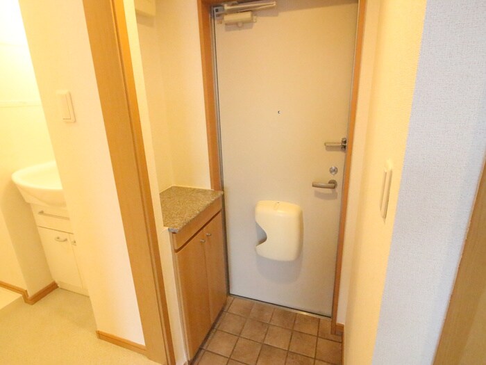 物件内観写真17　(玄関)