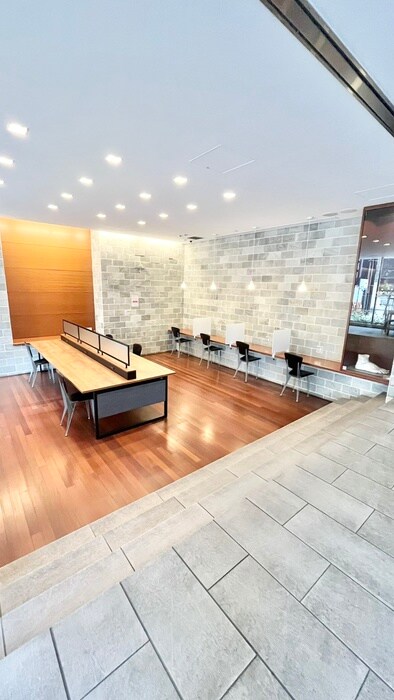 物件外観写真4　(エントランス部分)