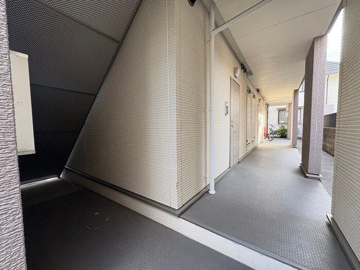 物件外観写真3　(エントランス部分)