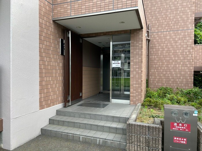 物件外観写真2　(エントランス部分)