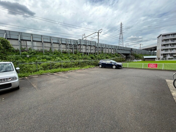 物件外観写真4　(駐車場)
