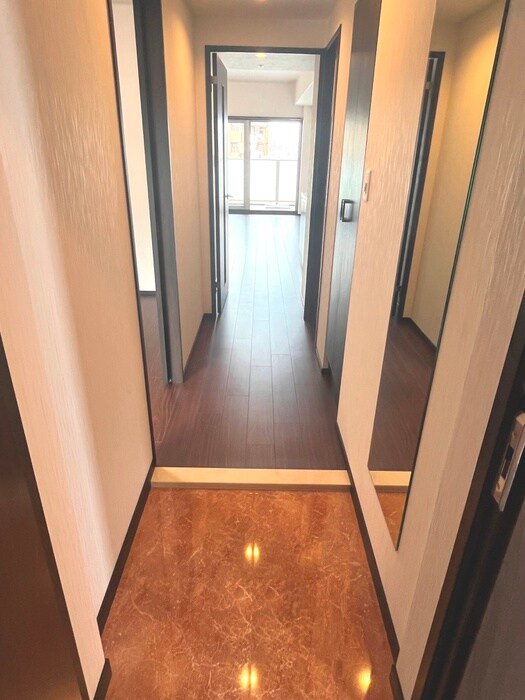 物件内観写真18　(玄関)