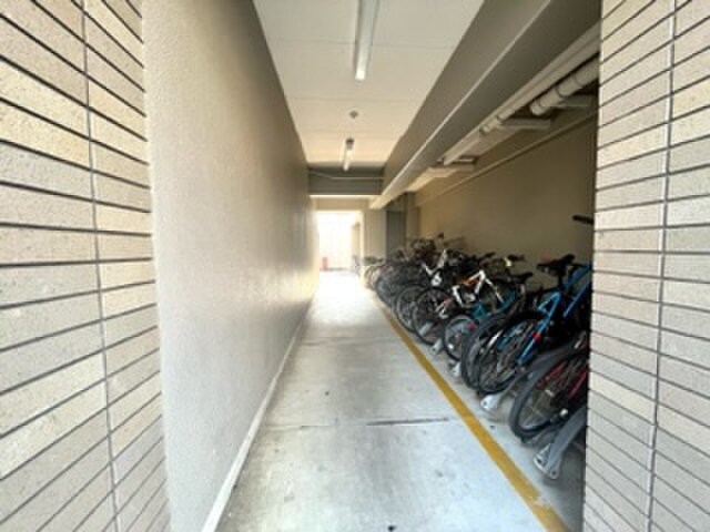 物件外観写真4　(駐輪場)