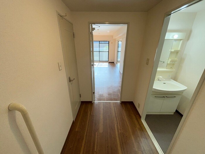 物件内観写真17　(廊下)