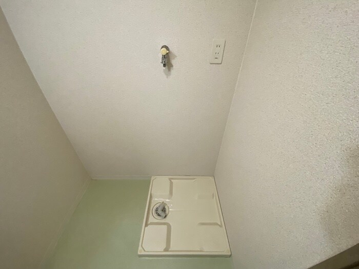 物件内観写真12　(洗濯機置場)