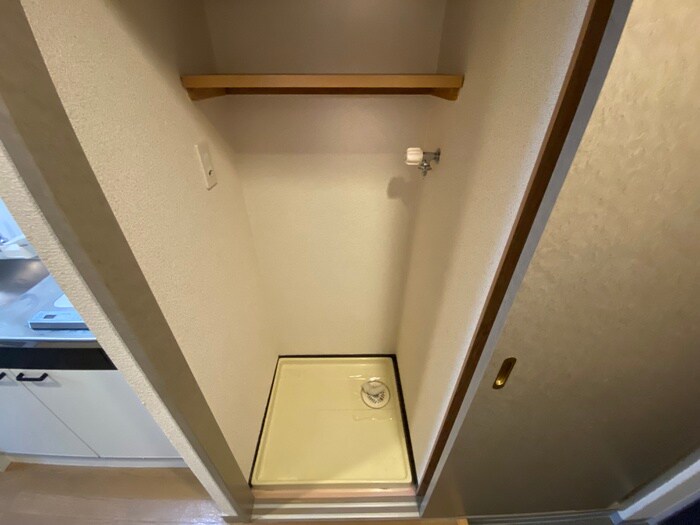 物件内観写真12　(洗濯機置場)