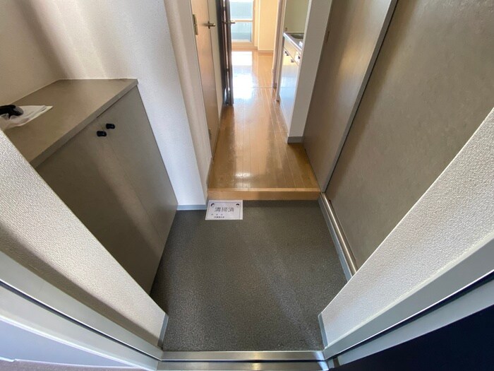 物件内観写真15　(玄関)