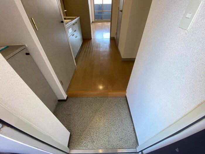 物件内観写真16　(玄関)