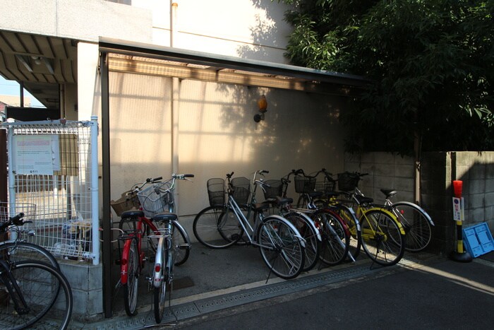 物件外観写真4　(駐輪場)