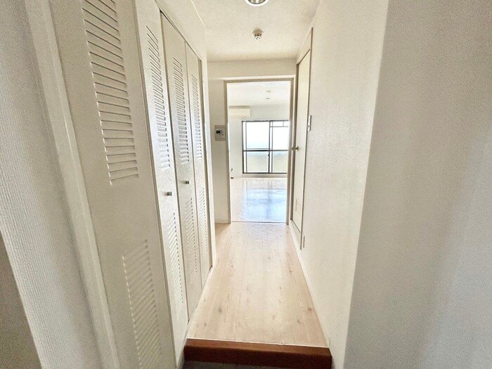 物件内観写真18　(廊下)
