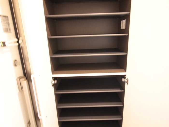 物件内観写真8　(靴箱)