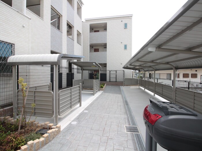 物件外観写真4　(駐輪場)
