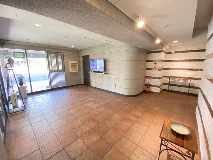 物件外観写真5　(エントランス部分)