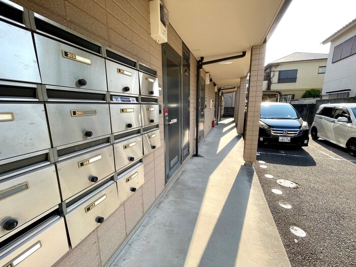 物件外観写真4　(エントランス部分)