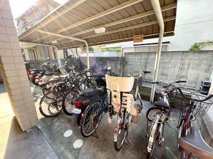 物件外観写真6　(駐輪場)