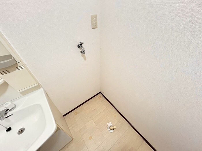 物件内観写真18　(洗濯機置場)