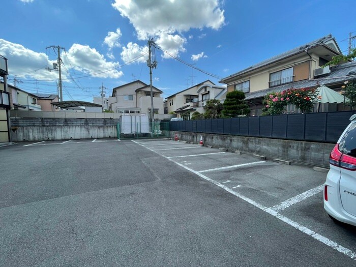 物件外観写真2　(駐車場)