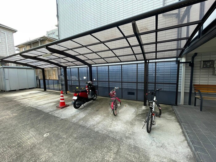 物件外観写真3　(駐輪場)