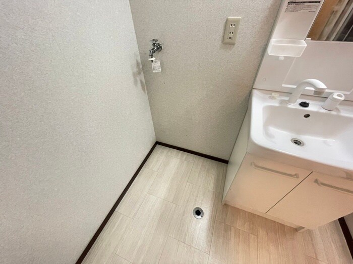 物件内観写真16　(洗濯機置場)