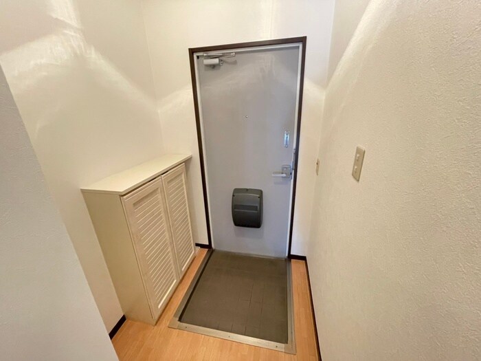 物件内観写真17　(玄関)