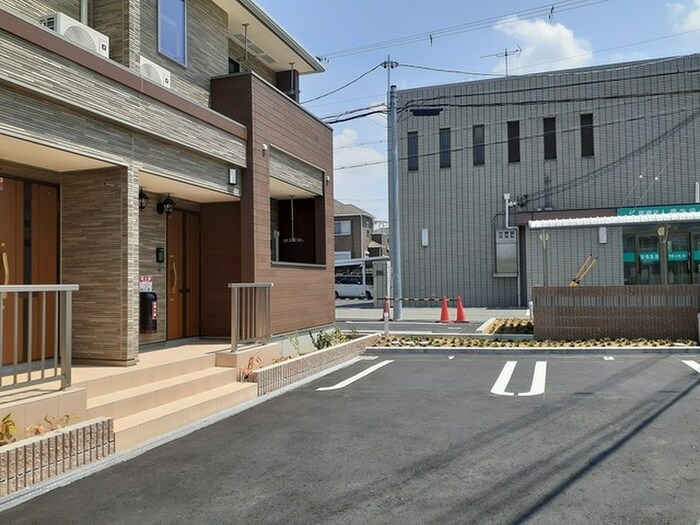 物件外観写真4　(駐車場)