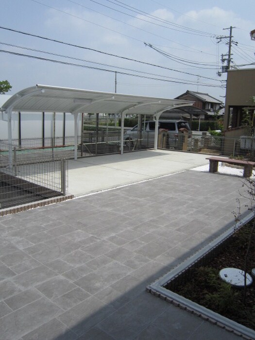 物件外観写真3　(駐輪場)