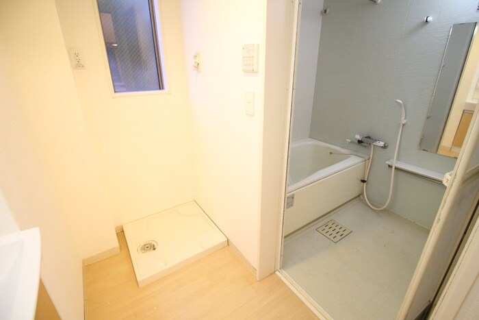 物件内観写真14　(洗濯機置場)