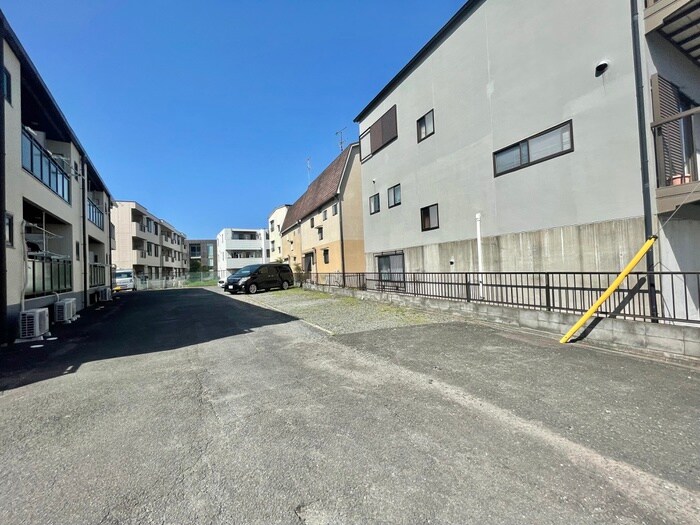 物件外観写真5　(駐車場)