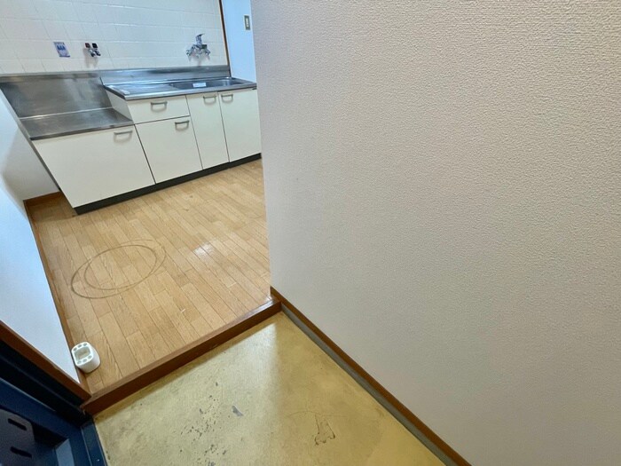 物件内観写真16　(玄関)