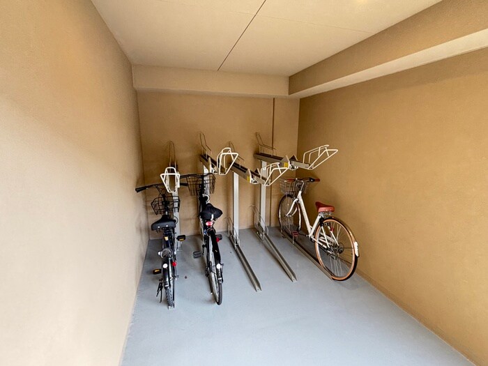 物件外観写真3　(駐輪場)