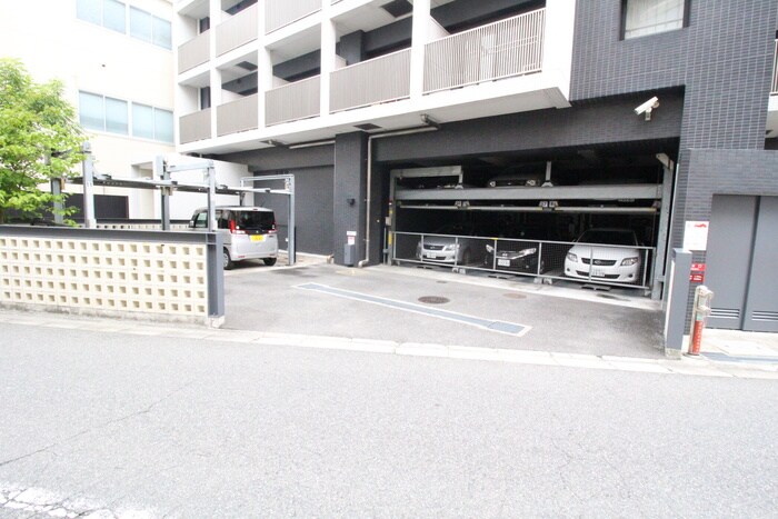 物件外観写真6　(駐車場)