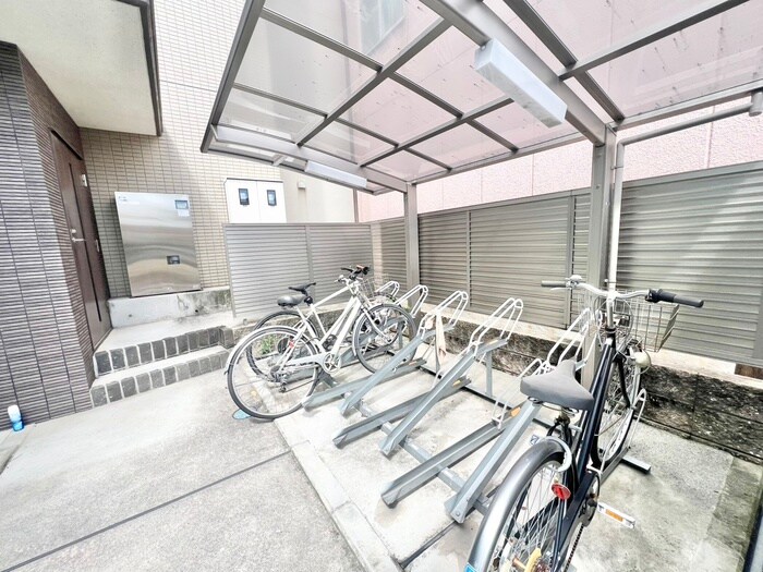 物件外観写真5　(駐輪場)