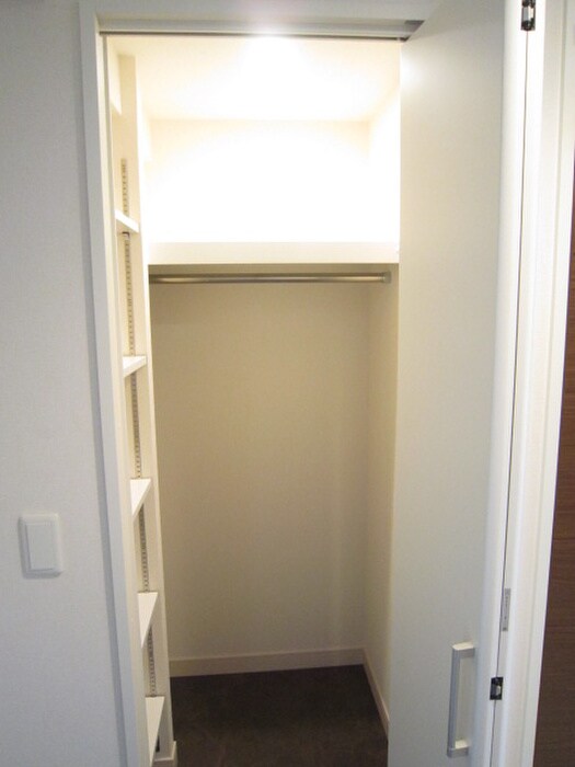 物件内観写真10　(玄関)