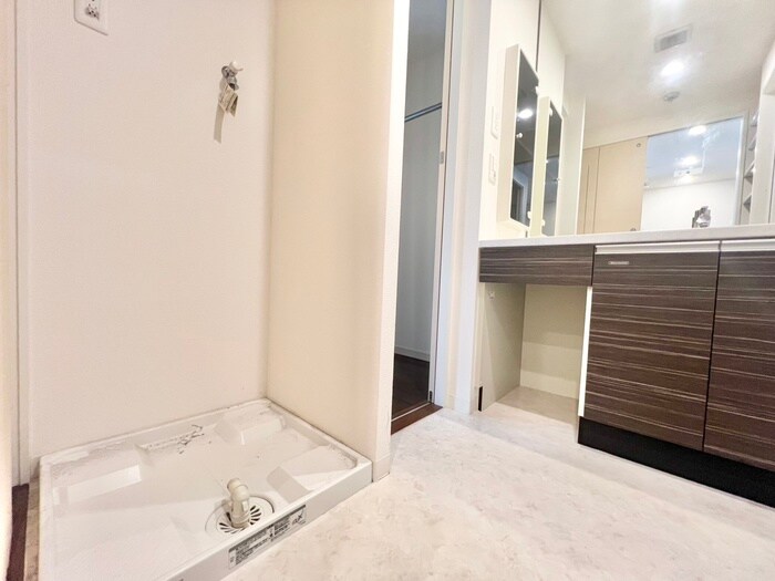 物件内観写真13　(洗濯機置場)