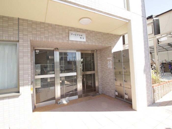 物件外観写真2　(エントランス部分)