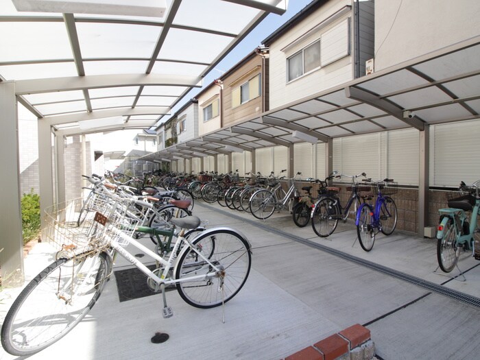物件外観写真3　(駐輪場)
