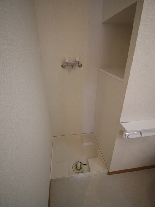 物件内観写真18　(洗濯機置場)