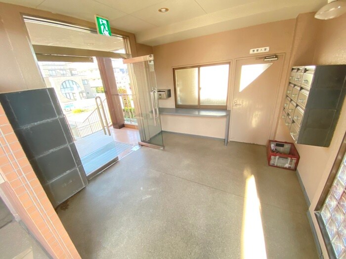 物件外観写真3　(エントランス部分)