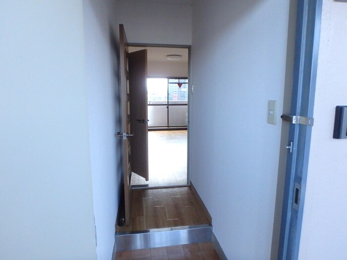 物件内観写真13　(玄関)