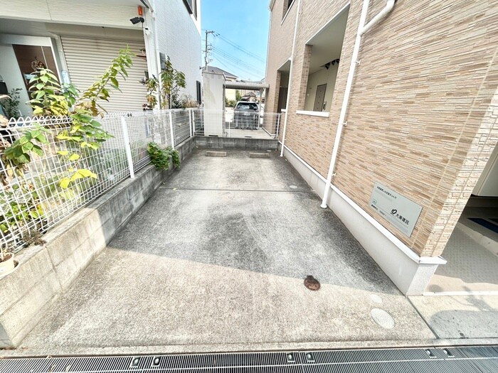 物件外観写真3　(駐車場)