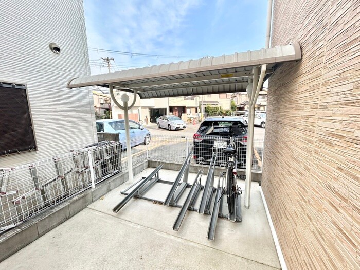 物件外観写真4　(駐輪場)