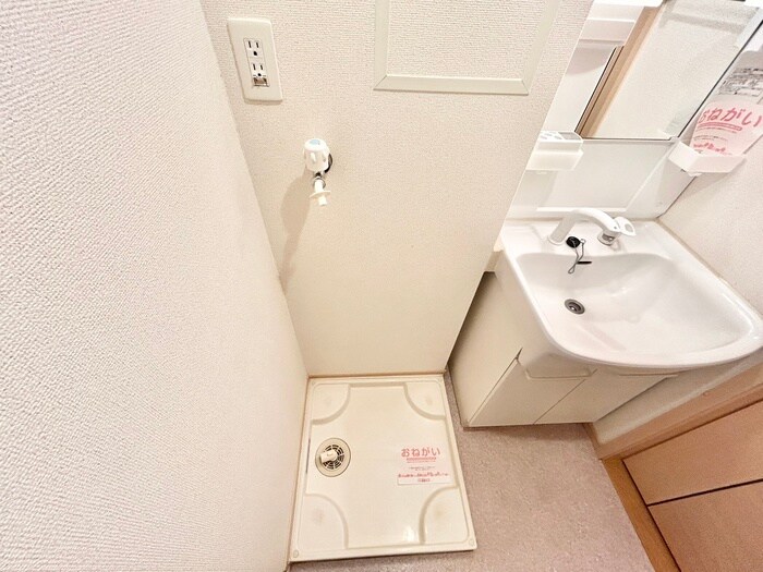 物件内観写真16　(洗濯機置場)