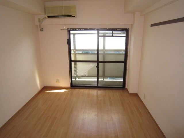 物件内観写真13　(室内からの展望)