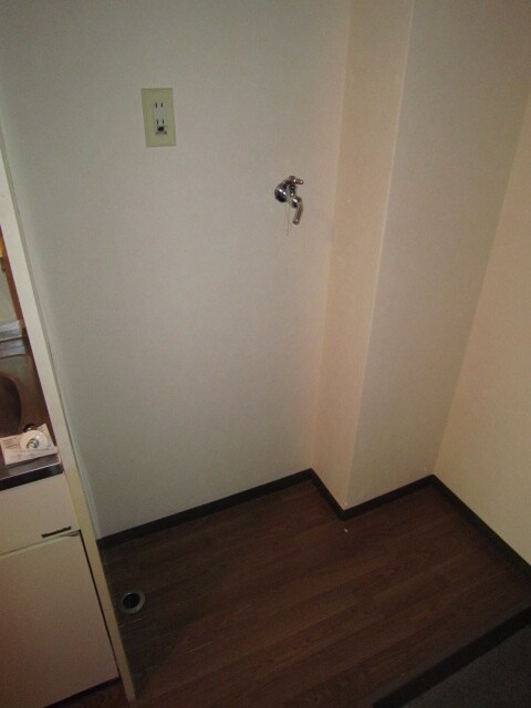 物件内観写真14　(洗濯機置場)