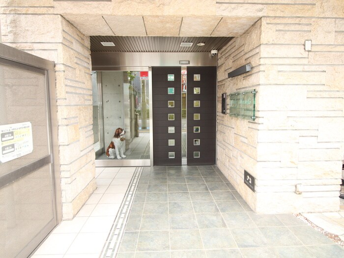 物件外観写真5　(エントランス部分)