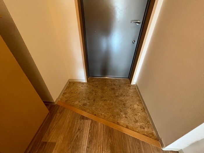 物件内観写真15　(玄関)