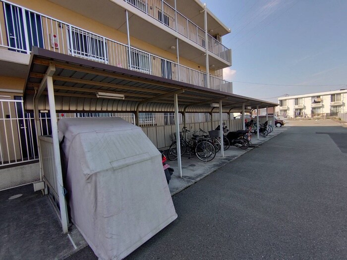 物件外観写真4　(駐輪場)